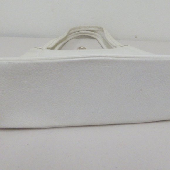 Vintage white designer leather handbag small - Picture 8 of 9